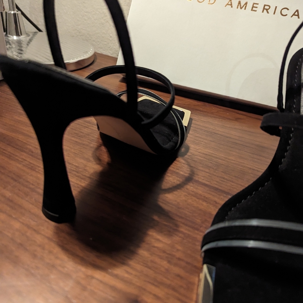 NWT & Box Sz 8.5 good American black suade sandal heels, square toe gold… - Picture 6 of 7